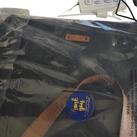 Fossil Two-Tone Leather Tote Bag With Adjustable Crossbody Strap Brass‎ Hardware - Picture 11 of 11